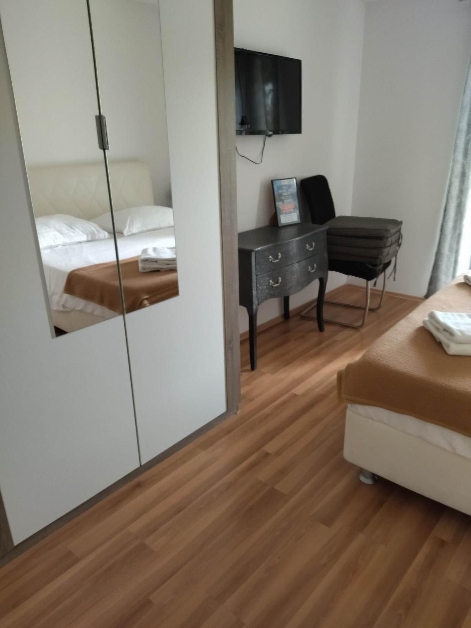 Stars Palace - Apartments And Rooms Йезера Екстериор снимка