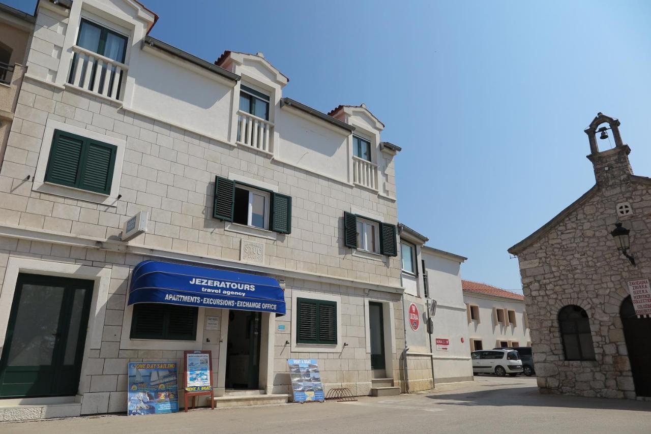Stars Palace - Apartments And Rooms Йезера Екстериор снимка